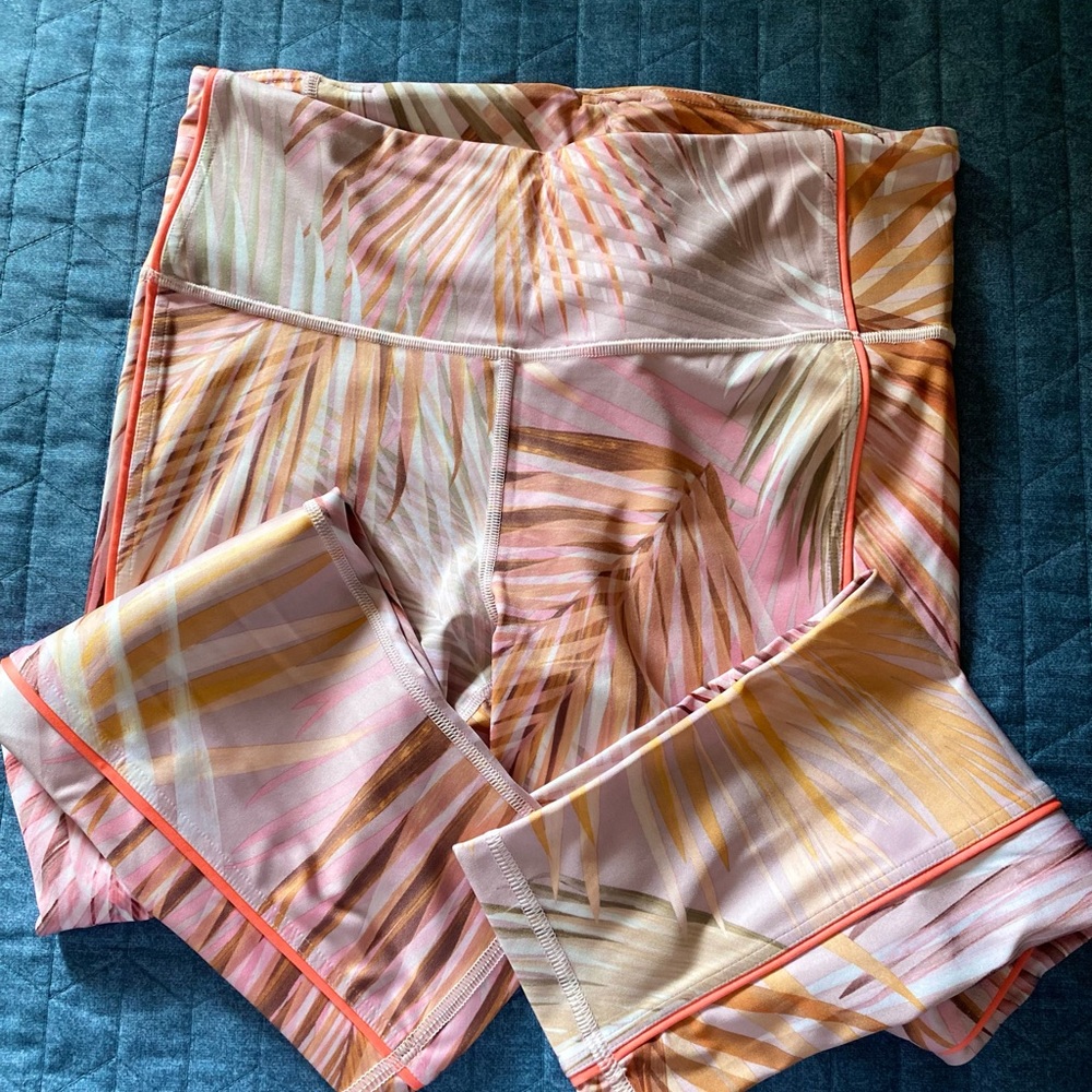 Gap Fit Eclipse Design Legging Size M - Picture 5 of 14